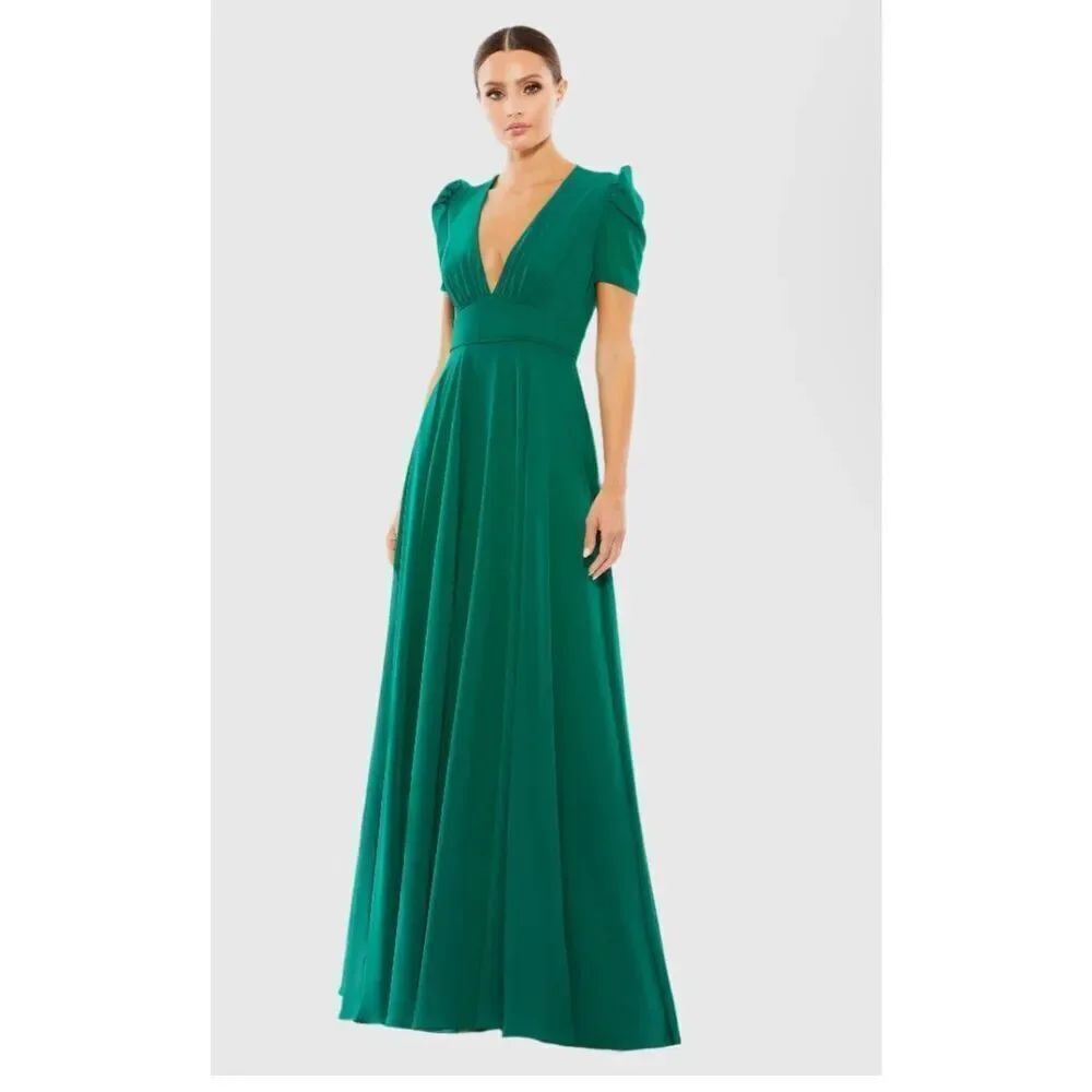 Mac Duggal NWT size 16 plunge neck cap sleeve gown style 55681